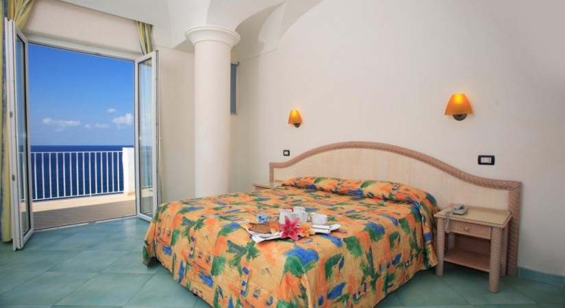 Hotel_Albatros_Forio_Campania_struttura_camere_1.jpg-tSa-825X450