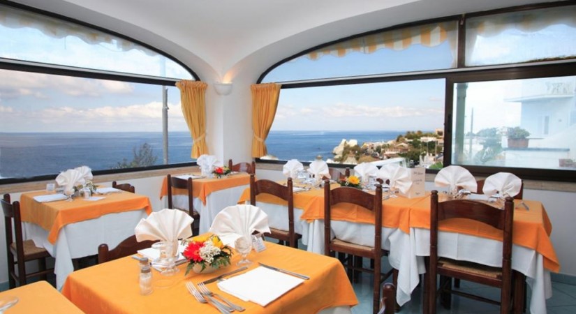 Hotel_Albatros_Forio_Campania_ristorazione_2.jpg-tSa-825X450