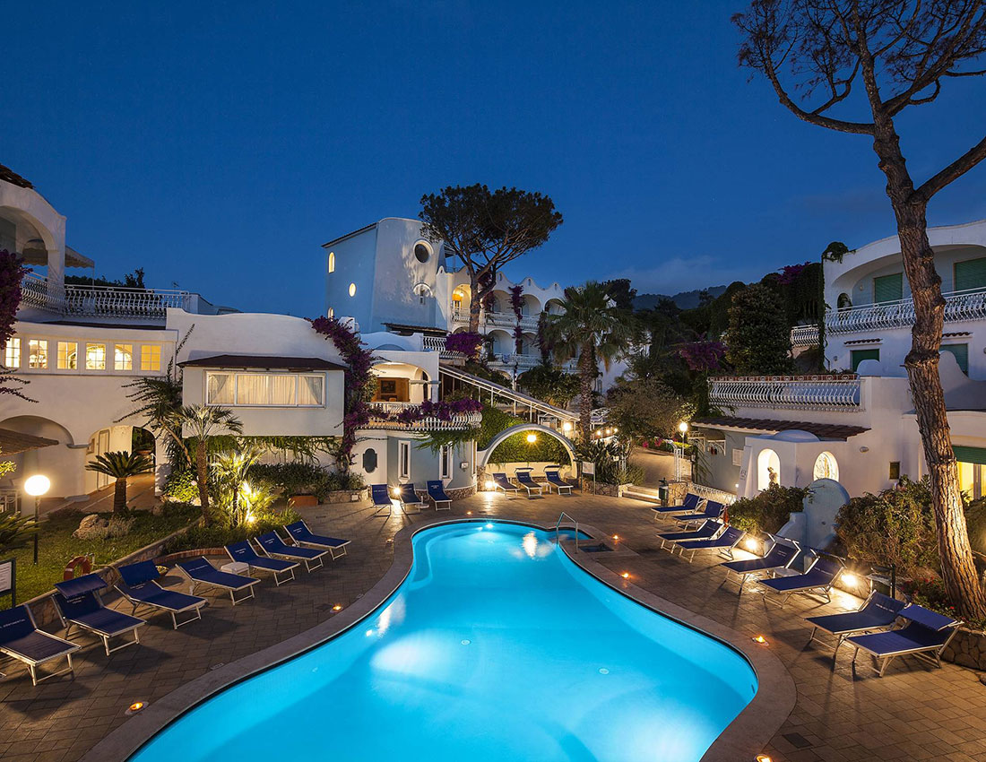 hotel-continental-ischia-porto-piscina-esterna-notturna