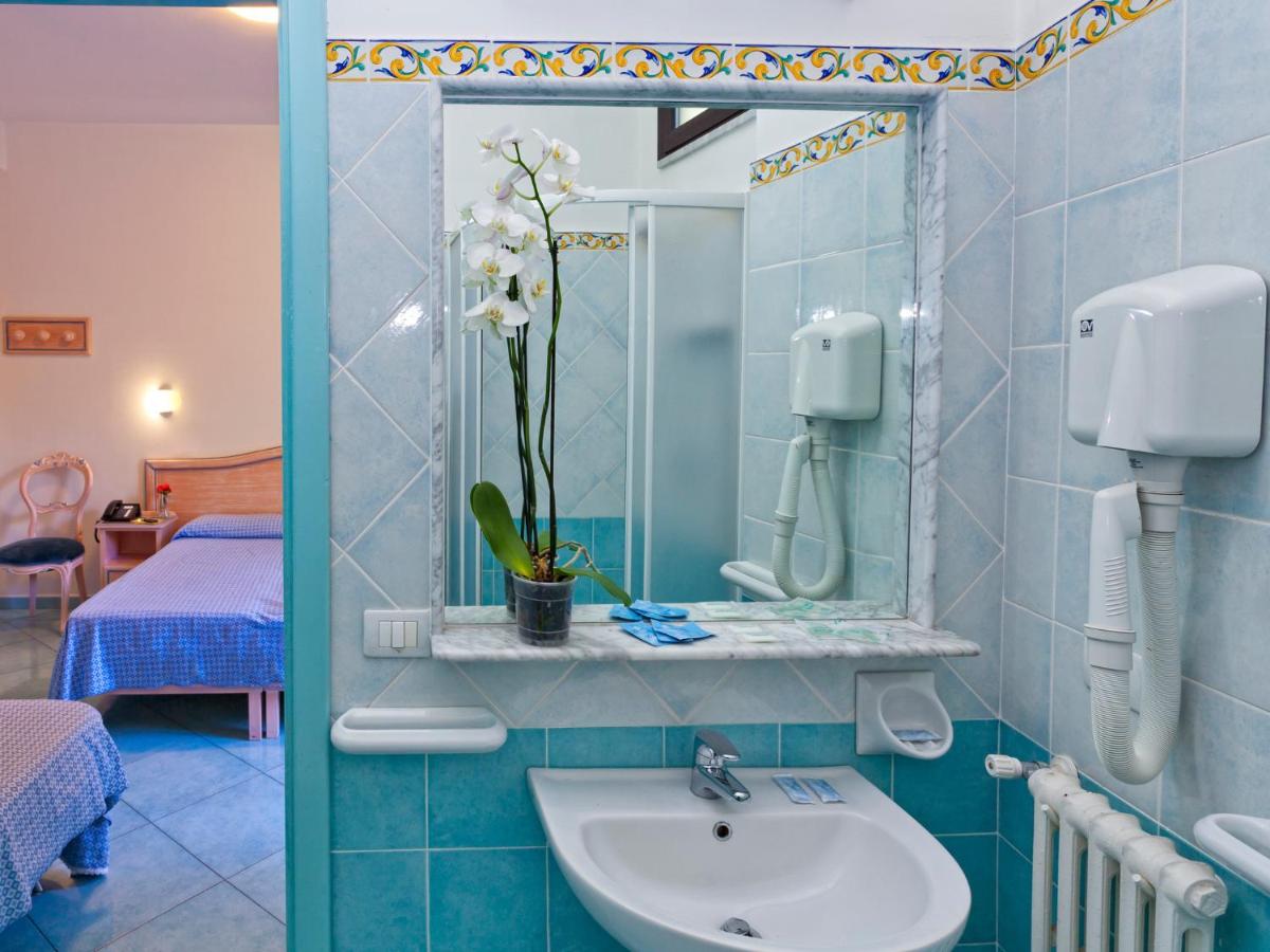 hotel-cleopatra-ischia-bagno-camera