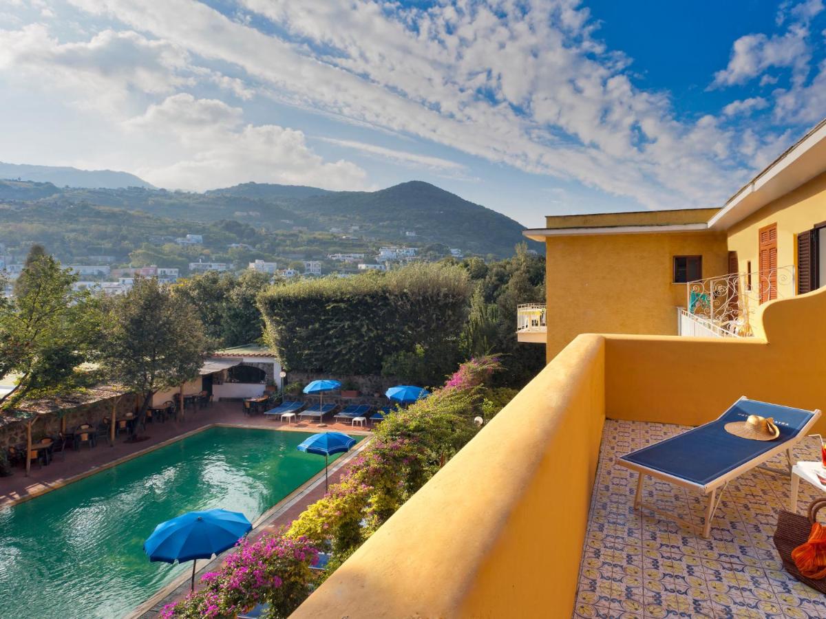 hotel-cleopatra-ischia-camera-balcone-vista-piscina