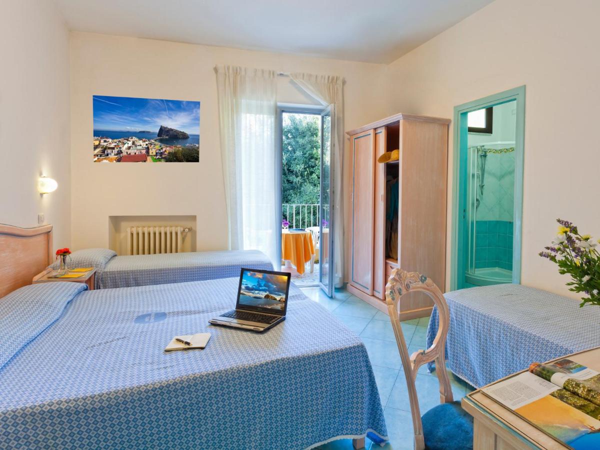 hotel-cleopatra-ischia-camera-tripla2