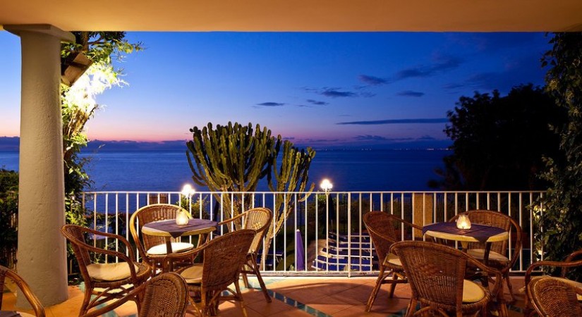 Hotel_Continental_Mare_Ischia_porto_struttura_4-tSa-825X450