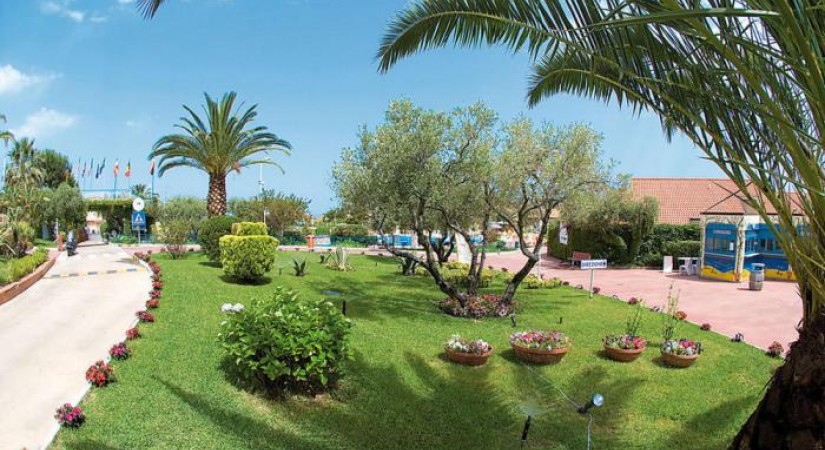 Villaggio_Club_La_Pace_Tropea_Calabria_struttura_2-tSa-825X450