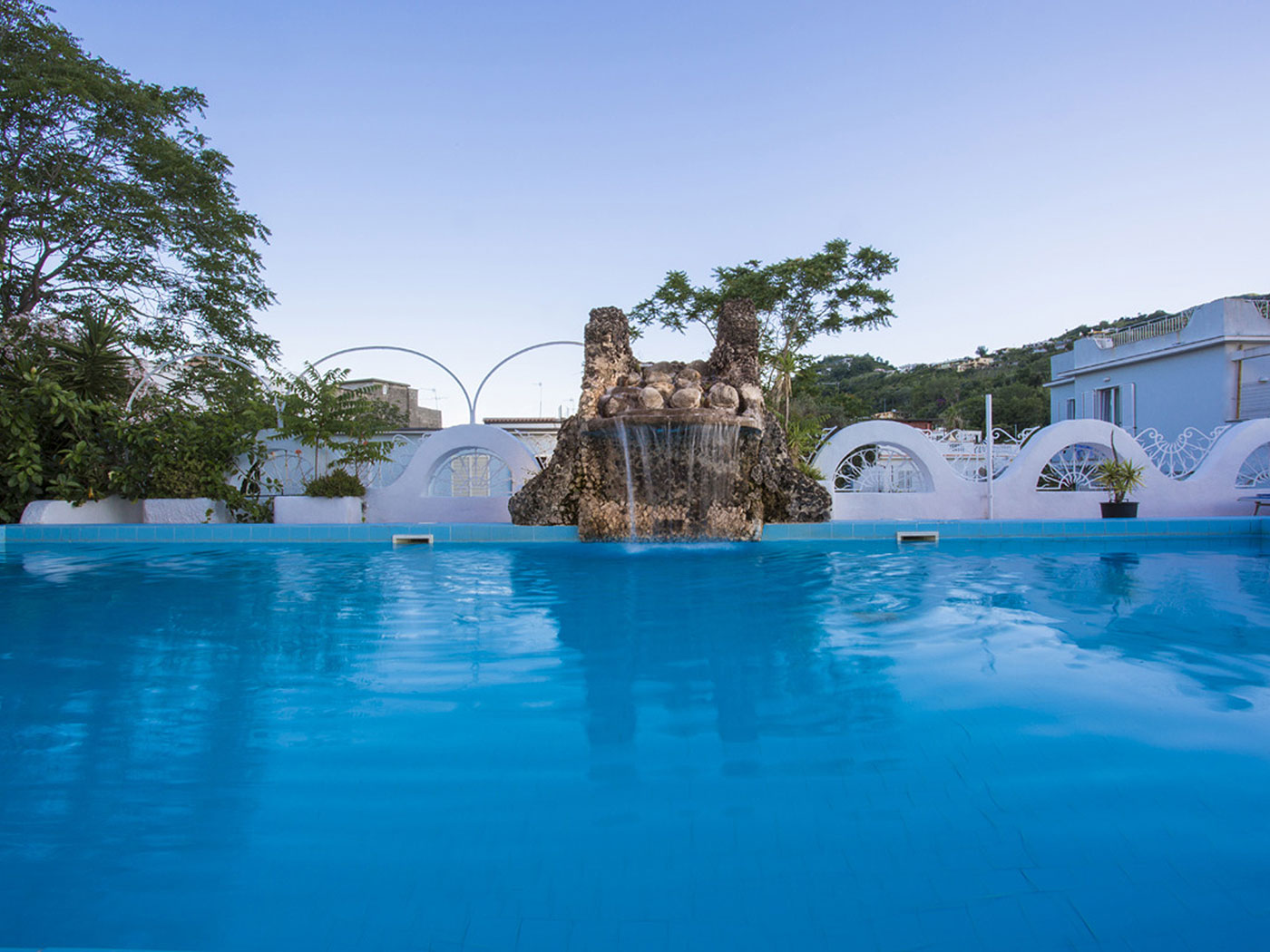 hotel-tirrenia-ischia-porto-piscina-esterna2