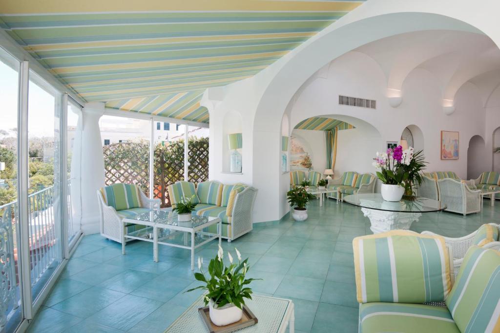 salone-hotel-floridiana-ischia-porto-centro